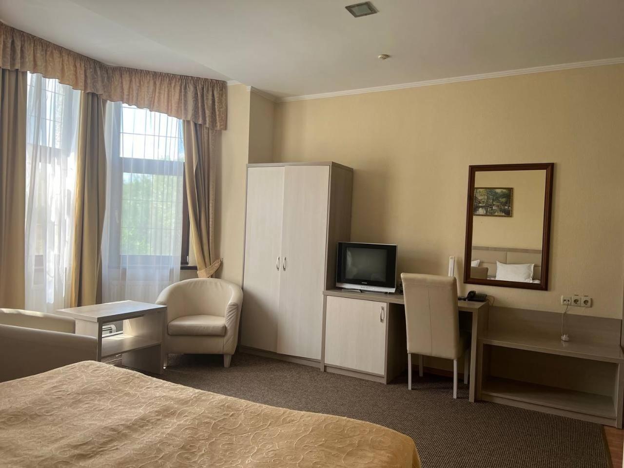 Ligena Hotel Boryspil Exterior photo