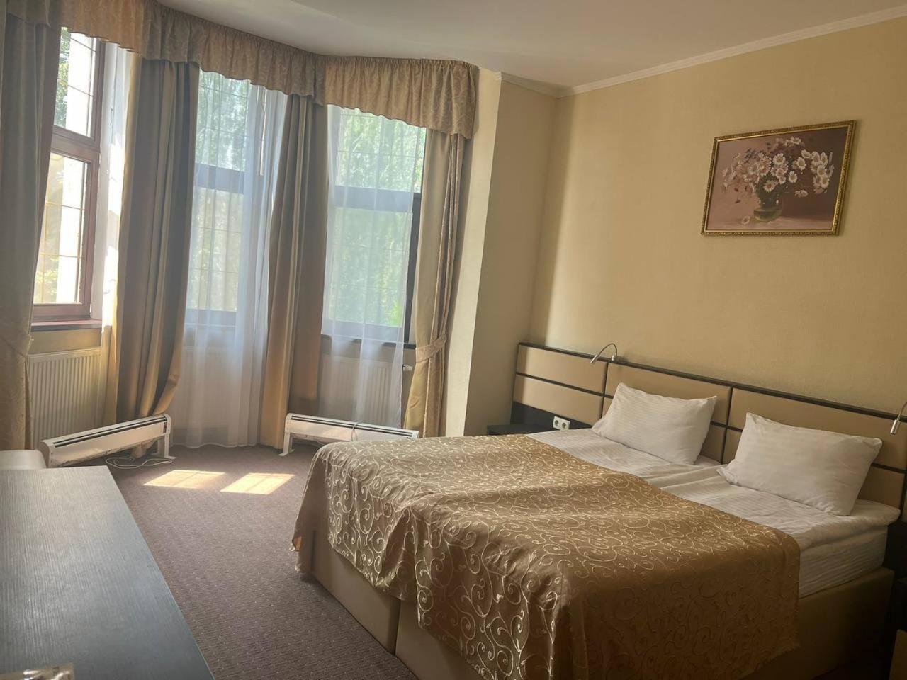 Ligena Hotel Boryspil Exterior photo