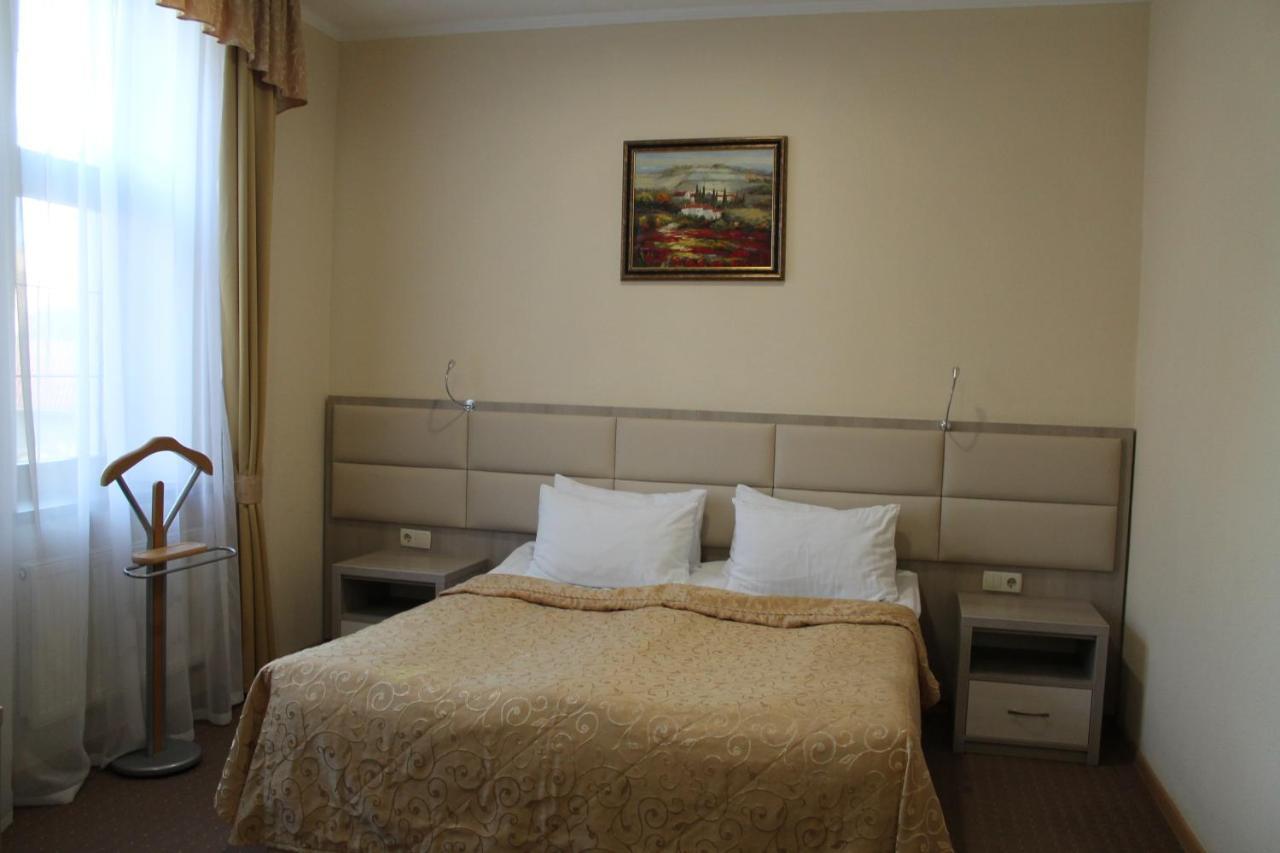 Ligena Hotel Boryspil Exterior photo